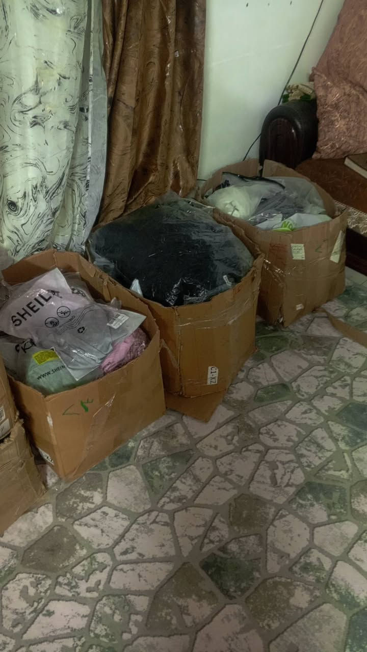 سلام عليكم ورحمة الله تعالى وبركاته
بضاعة ملابس مشكل نسائي.. رجالي..  اطفال.. صيفي.. شتوي.. بهاري.. احذية.. قماصل.. بلوزات.. تيشيرتات.. بجايم.. بناطير.. 
للبيع شلعة ما نختلف ع السعر 
( شلعة)  7 كراتين 135 قطعة مشكلة 
تواصل خاص


**إذا كنت صاحب هذا الإعلان وتريد حذفه لأي سبب، رجاءا أرسل رسالة إلى الدعم الفني**