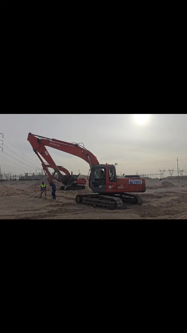 حفارة z موديل 2005 
حدادية جاهزة كهرباءيات كله جاهز
كفالة من الصبغ
مفتوح مضخة فقط
مكينة جاهزة للعمل
السعر تواصل على الرقم
***********
