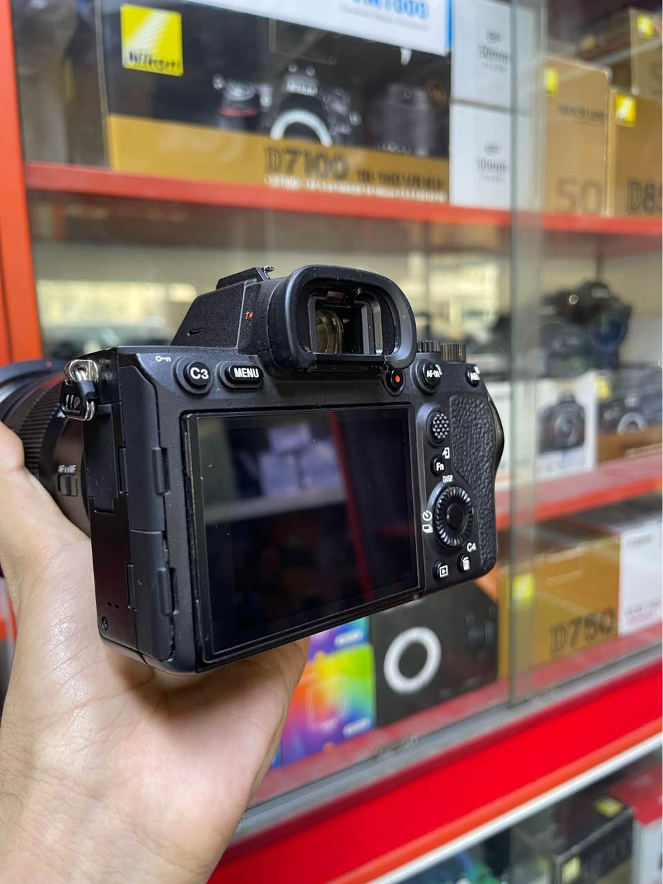 Sony  Riv + 24.70 GM
شاحنه و بطارية و حزام و جنطة ظهر
شتر 
سعرها كامل 3.400.000
***********
بدون خلل او صيانة ضمان فحص يومين 
مركز شدن بغداد
باب الشرقي بغداد, العراق
