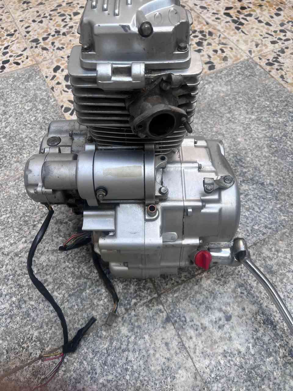 سلام عليكم مكينه للبيع مبدل بيه بوشه وبستم  وكلجات جدد محرك نضيف وشغال سعر 100وبيه مجال قليل وشراي يجي خاص وبخدمته رقم المبايل *********** مكاني ناصريه حي الشموخ
