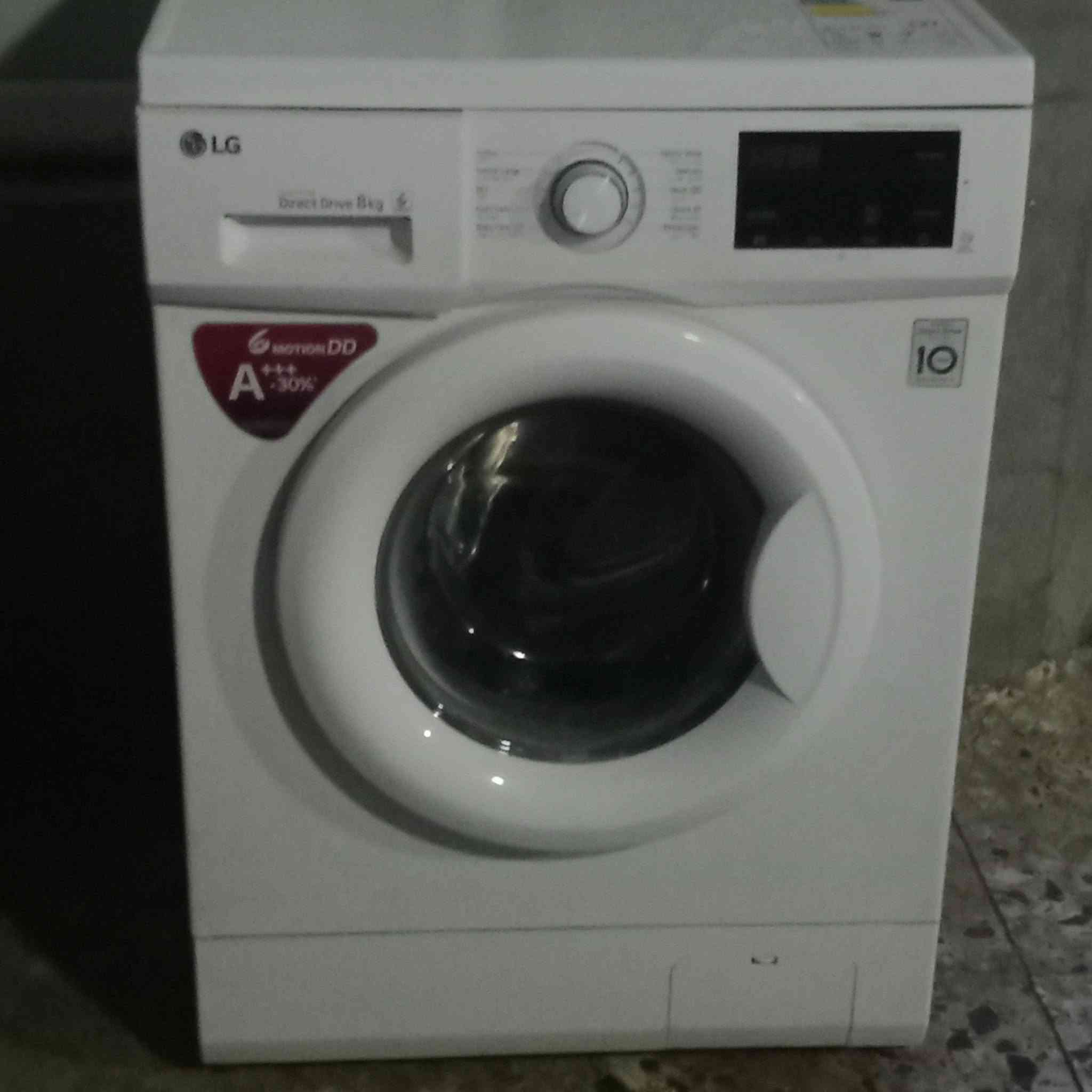 السلام عليكم غسالة للبيع نوعية LG نظيفة حجم 8كيلو سعرها 200وبيها مجال للاستفسار ***********
