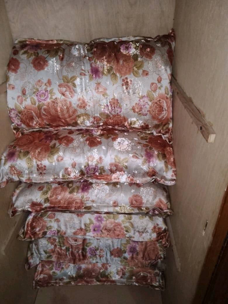 السلام عليكم 
للبيع غراض منزلية اسعار مناسبة 
1- مخاد درجة اولى جديدة
2-مكنسة كهربائيه ألمانية جديدة
3- راوتر 
4- ثريات جديدة كريستال 
5- برميل نفط 
6- تخم رئاسي صاج 10مقاعد
للبيع مستعجل سعر خاص 
العنوان بغداد الحرية 
***********
يوجد واتساب