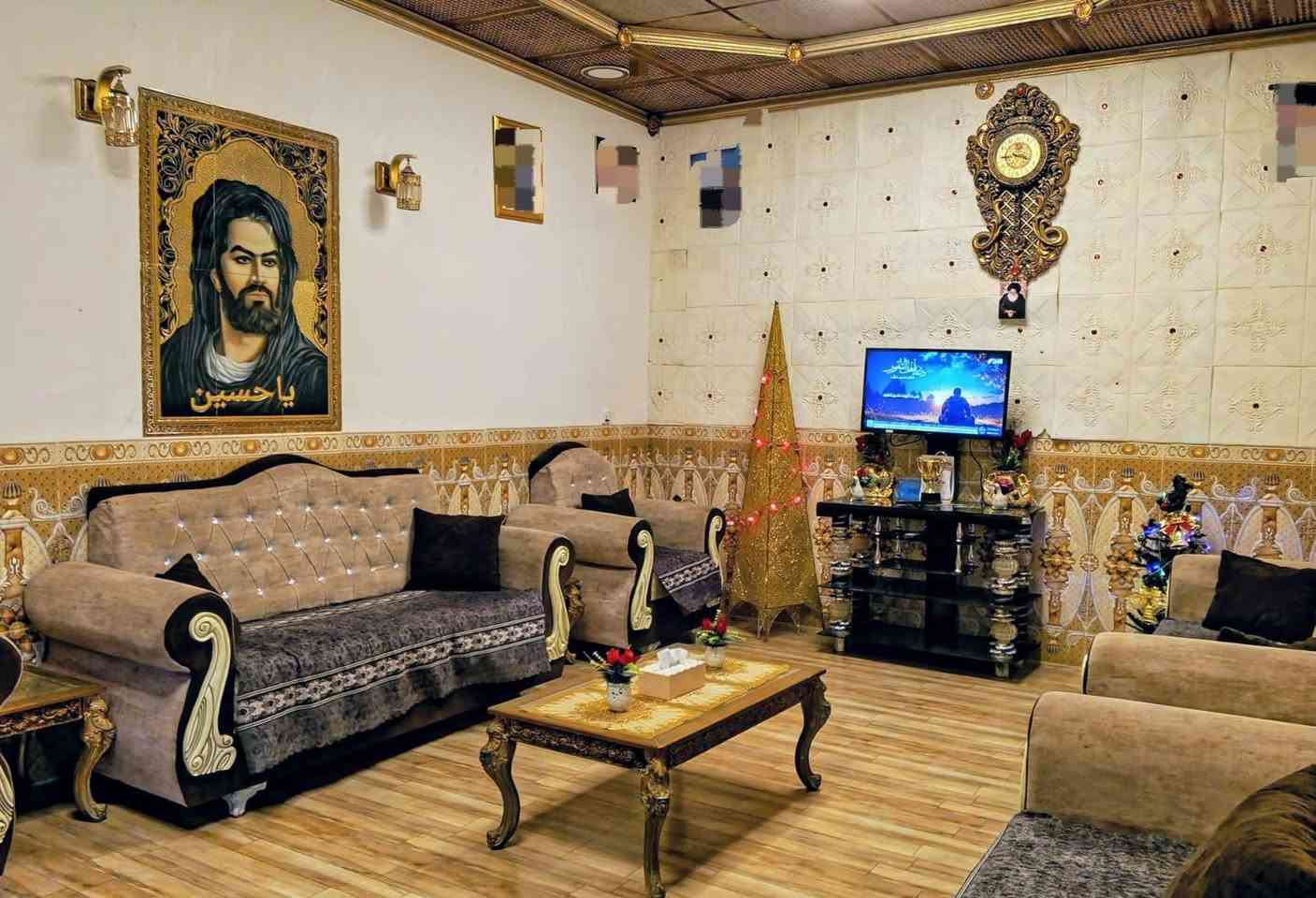 سلام عليكم يوجد لدينه بيت زراعي لبيع مساحته 250متر ركن على شارعين بي منام 2صاله مطبخ مساحت درج وكراج صحيات دخلي وخارجيه بناء بلوك حديقه 3في 7لبيت مرتب حلو كافت لخدمات شارع كهرباء مي مجاري  سعر83 لمكان حي لوحده شارع محمد الغازي لي يريد يتفضل خاص لو يتصل على رقم الهاتف صاحب لبيت ***********مكان صلاح الدين قضاء الدجيل
