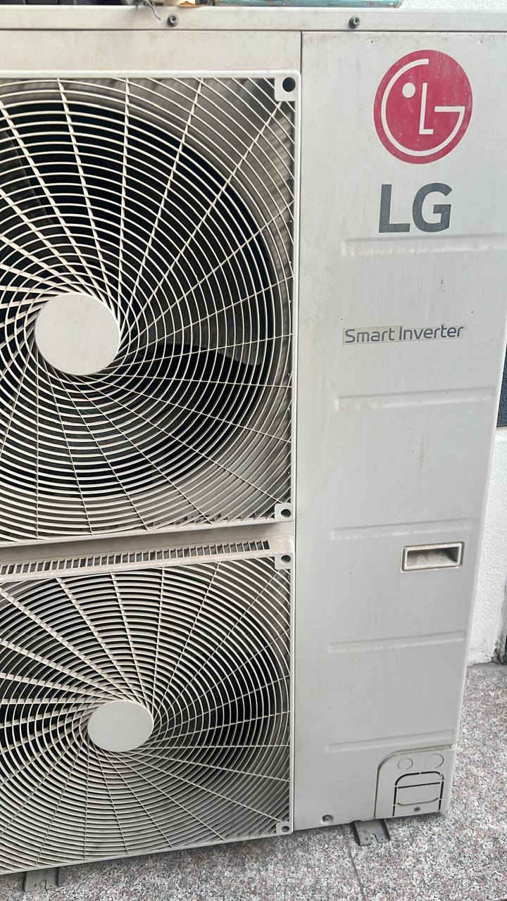 السلام عليكم 
سبلت 4طن انفيرتر سنكل فيز كلش نظيف ما داخل تصليح مشتغل موسم واحد كامل من ملحقاتة مكاني البصرة رقم الهاتف *********** بي واتس ساب سعرة مليون 400 
بي مجال الشراي يتصل
