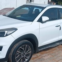 توسان موديل 20 ماشية 100 الف  مكينه 2000 دوش  سيارة بدون قطرة صبغ  بس ...