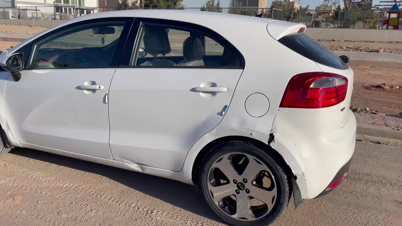 ريو  2015   خليجي

فول مواصفات 

مكفولة  من التبديل

هزة سنوية لل28

محرك 1600 دوش قطرتين

فتحة + مري شفط 

كير AT

كشنات جلد

حدادية جديدة 

ويل رياضي  بلادي

لايتات زنون 

رقمة بغداد انكليزي

مكانه نجف

السياره مال جناي 

السياره بيه بارد 
 وبيه دحجات بالتكمه مثل مموضح بالصوره 

السياره  سعره 84  وبيه محتال


**إذا كنت صاحب هذا الإعلان وتريد حذفه لأي سبب، رجاءا أرسل رسالة إلى الدعم الفني**