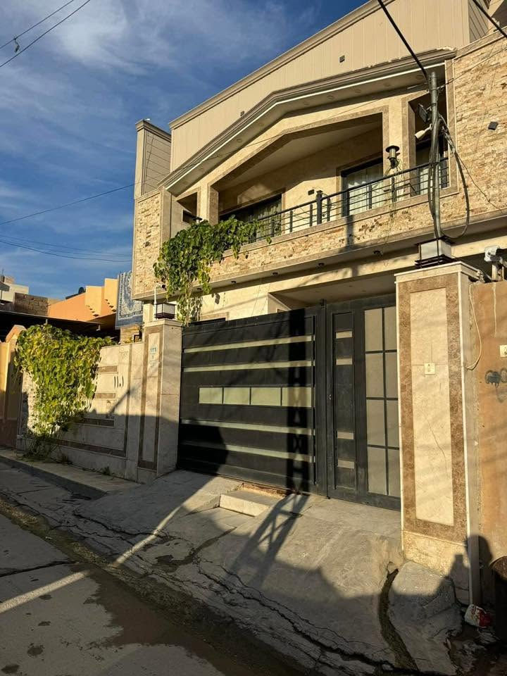 🏠 دار للبيع في حي البكر بناء حيل مرتب سنة التنفيذ 2021
مساحة الدار 200م واجهة 10م وعمق 20م طابقين وبيتونة
شارع صبه
6 غرف نوم وصحيات بالطابقين واثنان من الغرف سويتات 
استقبال وهول داخلي ومناور وكراج ونظام دكتات
💴 سعر الدار 285مليون قابل للتفاوض 
للاستفسار مراجعة المكتب او الاتصال على الارقام التالية
***********
***********
مكتب وسام العفاص 
للخدمات العقارية / الهندسية / القانونية 
كوادر من محامين ومهندسين مختصين 
دليلك العقاري في الموصل
