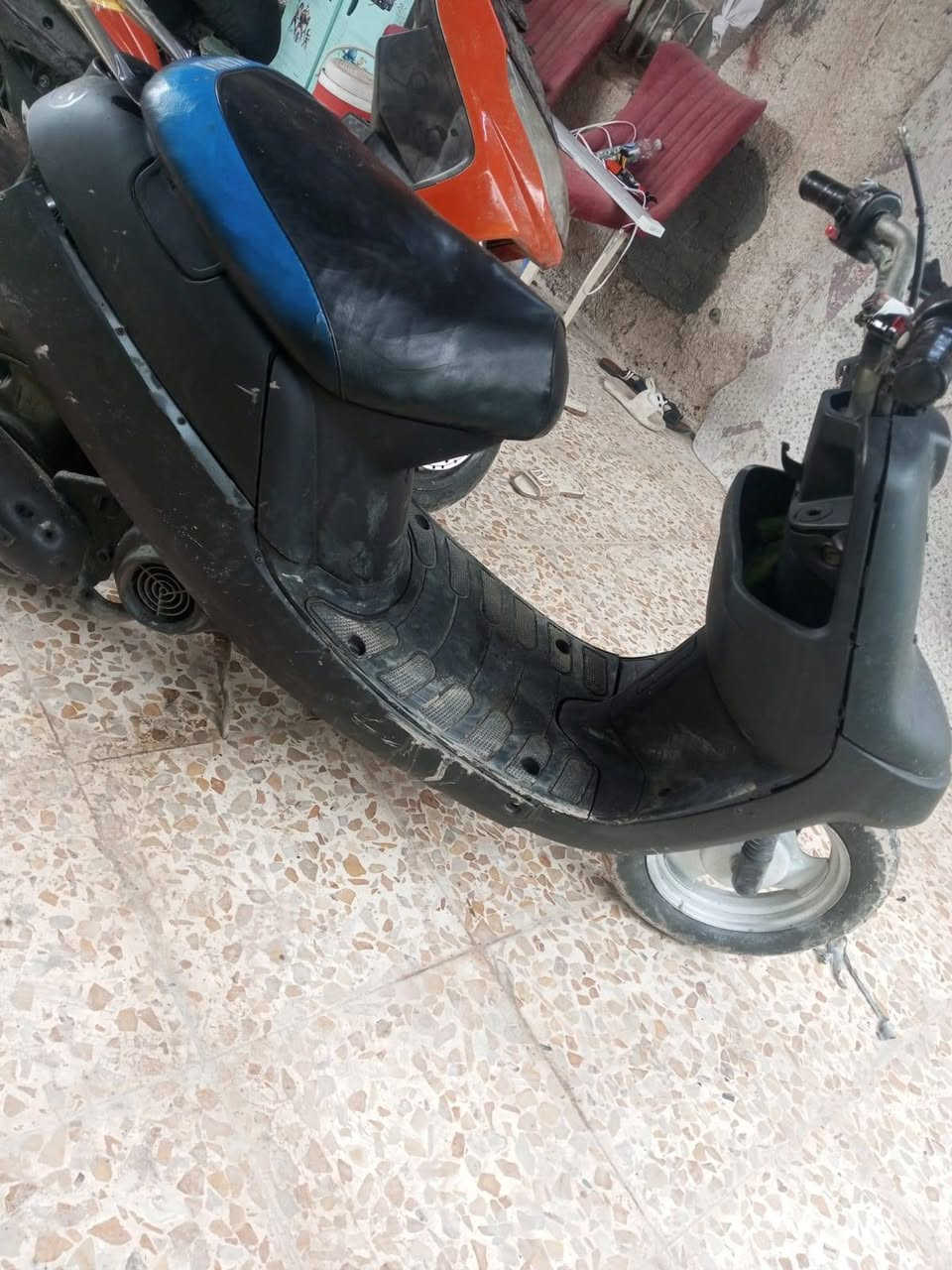 دراجه بطه الدراجه مامفتوحه نشطه سرعته 60 سرعته حلوه كفراته كامله بس اني مسويه مال لعب الصالصنه زارفهة بس صوته مو كلش قويه تجي تشوف بعينك السعر 150 وبيها مجال حك الجيه مكاني بغداد المعالف الري تقاطع الربيعي الاتصال الرقم *********** متواجد 24
