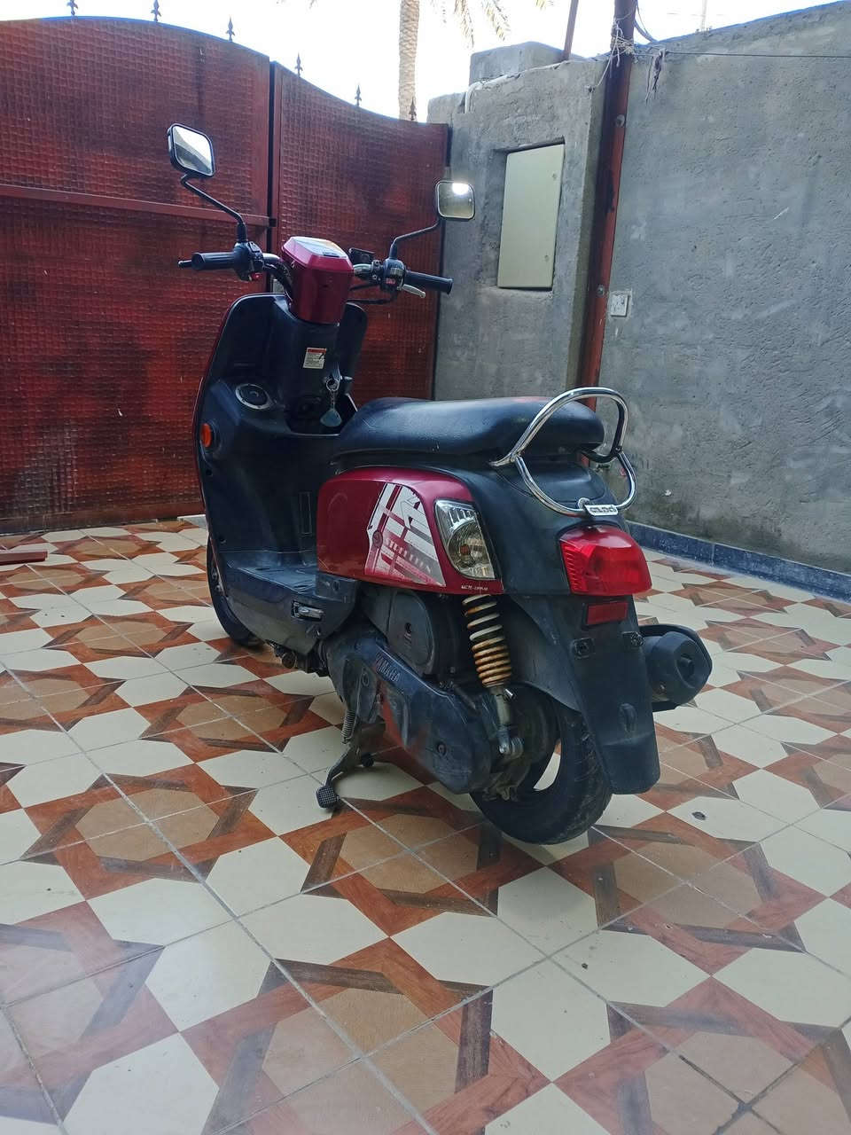 السلام عليكم دراجه للبيع ماكس بوليسي مسطرة
دراجه جديدة مال رمبة موديل 2013 صار سبوعين من نازلة من الرمبة ماشية 12الف 
مكاني ديالى بعقوبة قرب مدرسة الأمين 
الرقم ***********
