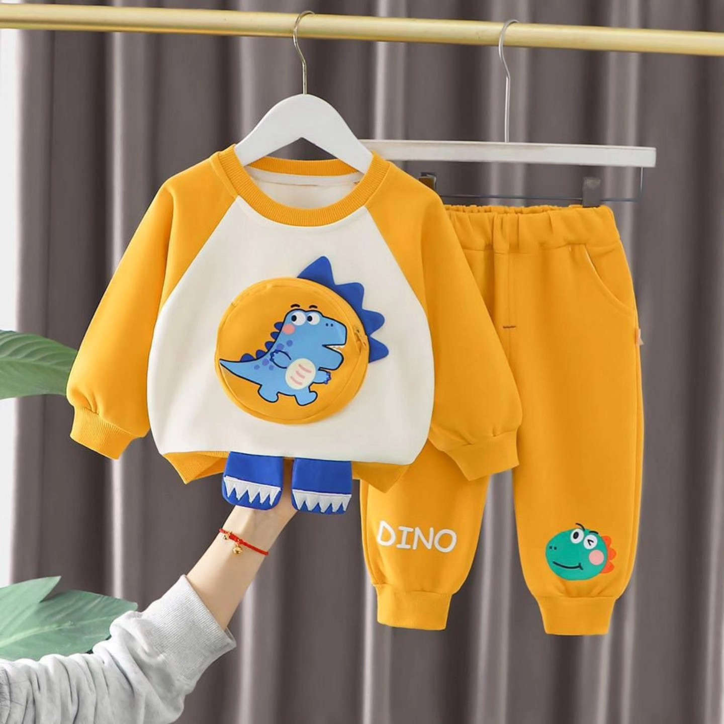 طقم هودي  ديناصور مجسم 🦖
خامة درجة اولى🧸
يتوفر لون القهوة واللون الاصفر 🐱🐻

القياس من 2 الى 5 سنة 🧒

للطلب والاستفسار يرجى الارسال دايركت  DM
يوجد لدينا توصيل للموصل وكافة المحافظات

العنوان ..موصل- حي التعليم 
Luna kids 🌙 ✨️


**إذا كنت صاحب هذا الإعلان وتريد حذفه لأي سبب، رجاءا أرسل رسالة إلى الدعم الفني**