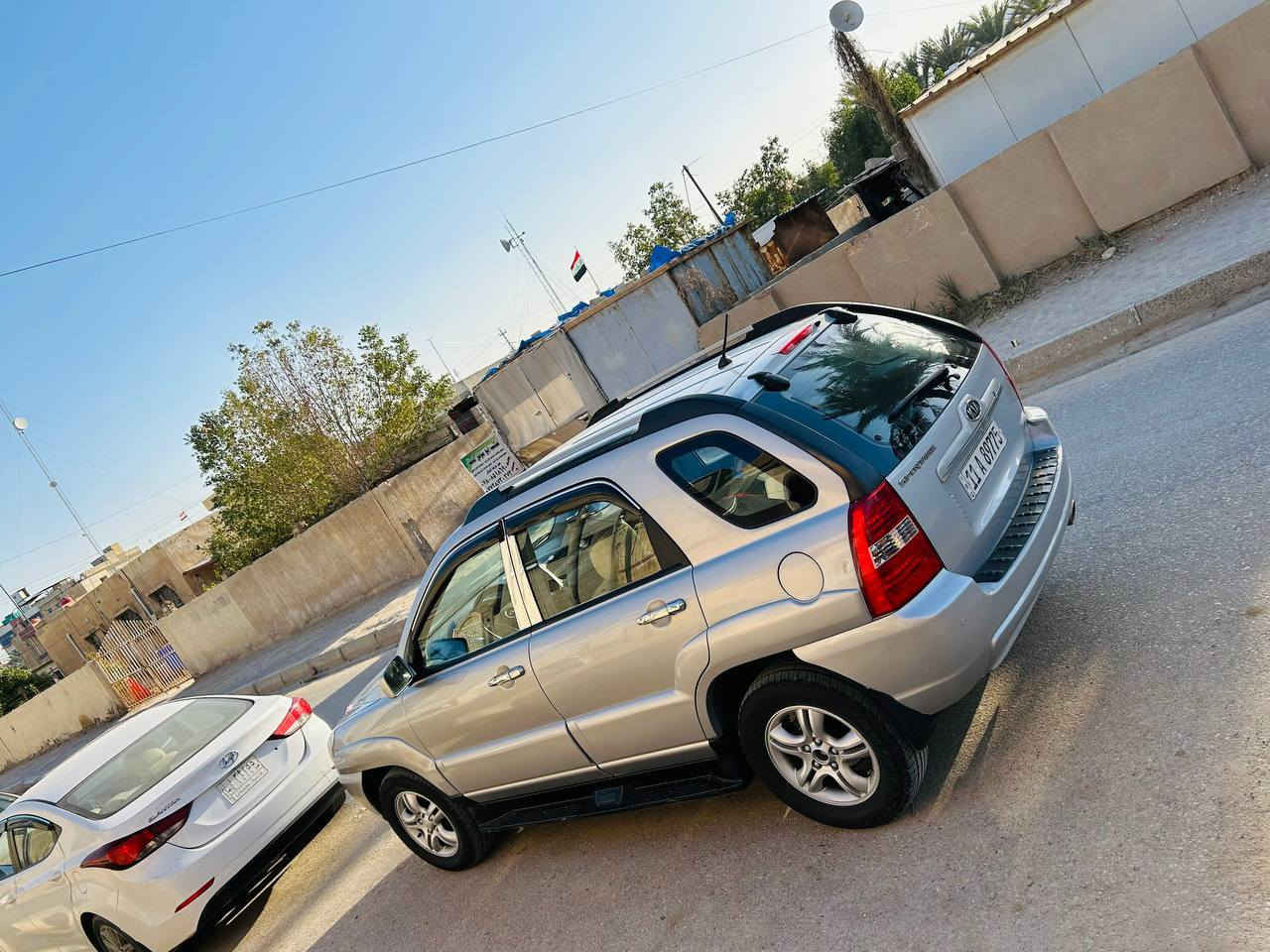 السلام عليكم توسان 2007 خليجي مكينه 2000دوش لمرغوب رقم بغداد نكليزي تحويل مباشر سنويه 2030  سياره بيه 3قطع صبغ اثر جراد بدون ضربه وبدون معجون مكينه وكير وحداديه كفاله تبريد ثلج تخم تاير جديد توني شاده سياره جديده ومال جناي بلعافيه عل ياخذه احلا من الصور وانضف السعر 89 وبيها مجال ‏بسيط كلش الاتصال*********** مكاني بابل القاسم غير متواجد علفيس
