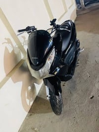 دراجة(pcx150cc) جيل الاول ياباني دراجة مكفولة كفاله عامه كلشي شغال بيه...