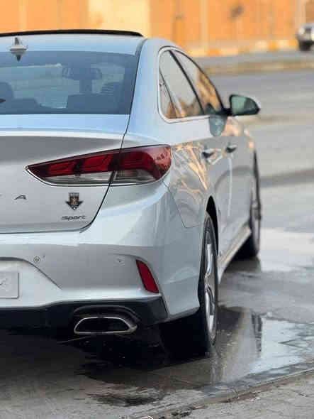 السلام عليكم حبايب..
معروض للبيع
هونداي  سوناتا  سبورت   Hyundai   Sonata  SPORT
موديل 2018 لون سلفري 
وارد أمريكي ضربتها جاملغ وبنيد وباب جهة السايق موجود صور الحادث
رقم بصرة باسمي الرقم الجديد الإنكليزي 
شرط التحويل ثاني يوم السيارة نظيفة وحلوه جاهزه من كلشي ماتصرف عليه ألف دينار جاهزه من حداديه من تخم تاير 
من تبريد ولعلم قبل شهر مسوي ادامه كامله للسيارة
مواصفات السيارة:-
1- بصمة تشغيل +بيبان
2- فتحة سقف بنراما 
3-شاشة كبيرة (كار بلي /Carplay)
4-كشنات جلد +(تدفئة الكشنات +كشن السايق كهربائي)
5- كامرة دوارة
6- رادار جانبي 
7-شاشة تنبيه العطلات
8-ستيرن رياضي حرف D
9-صندوق ذكي يفتح عند الاقتراب بالإضافة إلى بصمة في باب الصندوق
10- التبريد يوجد فيه حساس الذكي بمعنى عندما تتلقه اتصال من طرف آخر ينصه الصوت تلقائي 
11- مسجل اوكس وبلوتوث صوت بدقة عاليه وضوح +صوت  السماعات ينزل عندما ترجع على البك
12- ثلاثة أنظمة قيادة (قيادة عتيادية /قيادة سبورت رياضي / وقيادة ايكو الاقتصادي)
13- سيارة دبل كزوز 
14-ويل كب حجم (17)
15- مكينة (2400/ GDI)
السيارة هستوني مسويله ادامه ماي احمر 
تبديل انجكترات وتبديل بلكات وتبديل دهن باتري جديد 
السيارة مال بيت ما متعوبه حيل مداريه من البيت للدوام فقط ع شوفت العين بعد احله من الصور 
مكاني البصرة أم قصر  هاتف *********** يوجد واتساب 
السعر 133$ وبيه مجال شي قليل
