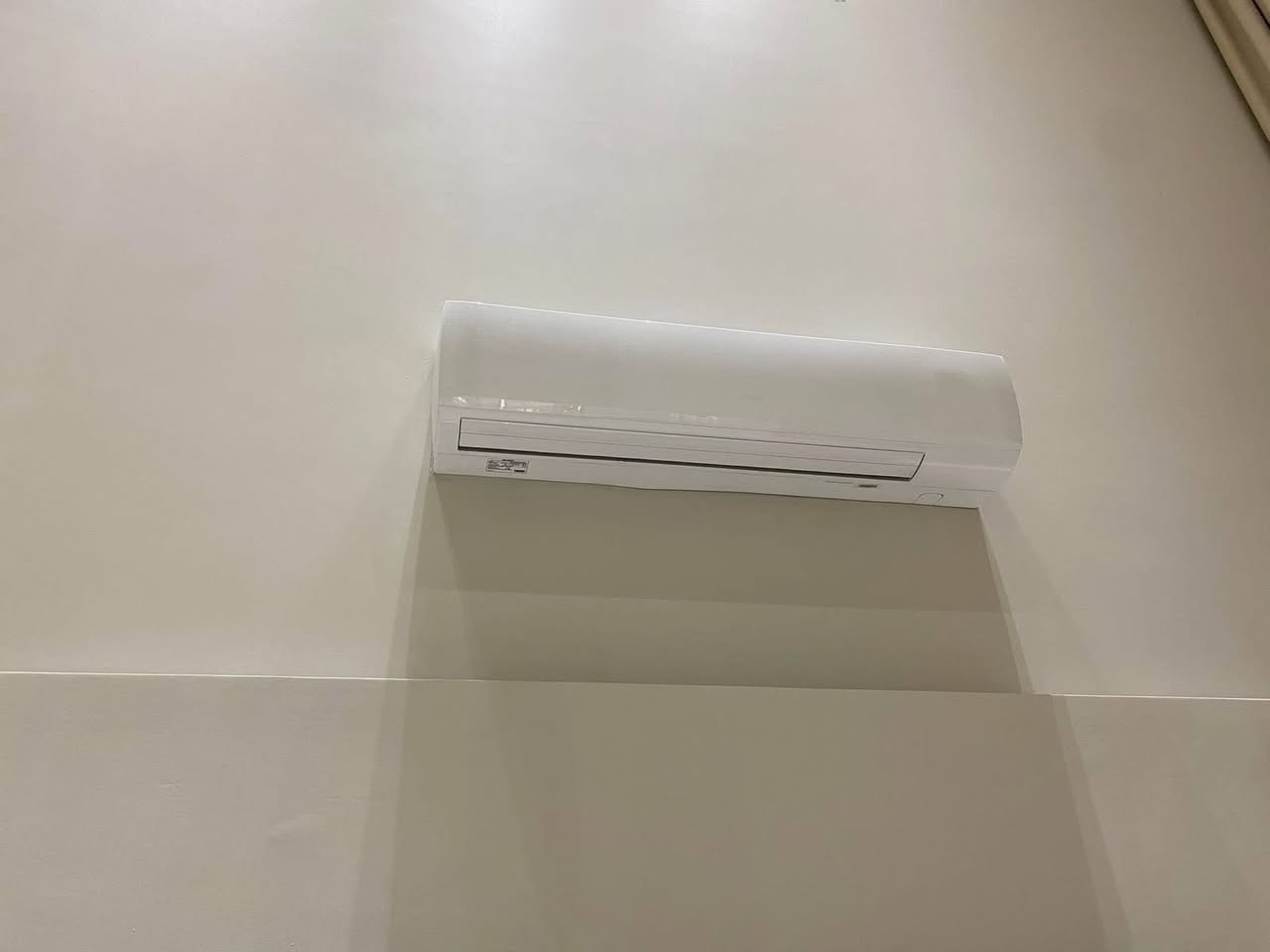 متابعه الصفحه فضلاً وليس امراً
ورشة ابو يزن وبافضل فنيون متخصصون في تركيب وصيانة وإصلاح أنظمة التبريد والتكييف، سواء كانت منزلية أو تجارية 
يشمل عملهم فحص الأجهزة، تحديد الأعطال، تبديل القطع التالفة، تعبئة غاز التبريد، وضبط الأنظمة لتعمل بكفاءة وأمان
. كما أنهم يمتلكون معرفة فنية وتقنية حول كيفية عمل أجهزة التبريد والتهوية، ومهارات يدوية لاستخدام الأدوات والمعدات الخاصة بالصيانة.
بأدارة ابو يزن ***********

https://www.facebook.com/share/187d3KVMR6/?mibextid=wwXIfr
للاستفسار اكثر يرجى زياره الرابط
