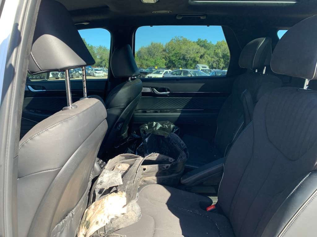 لسلام عليكم ورحمة الله 

للبيع بلاسايد بلاك ادشن فول الفول حالياً بالبصرة 
يستفاد منها من لديه كتاب شهداء 
السعر داخل الحاوية 23،200$

للاستفسارات 
احمد
***********
***********
