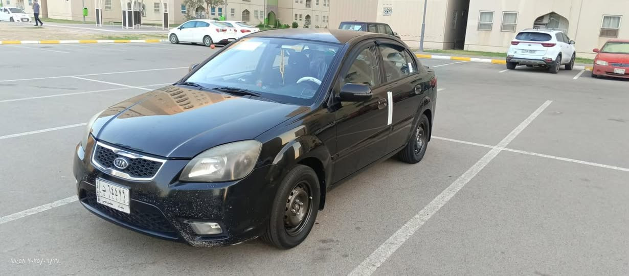 سلام عليكم كيا ريو 2011 مكينه1400 سياره كفاله عااامه من صبغ ومعجون وضربه وبارد  بس لبنيد طخه موضحه بصوره واني بدلت بنيد نفس لون سياره خير من الله كلها بلاديه تبريد تدفئه كلشي كلشي بلادي للستفسار*********** السعر92 وبيها مجال للشراي سياره ننااااشفه للأخير
