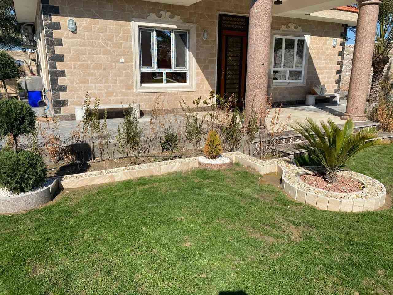 سلام عليكم ورحمه الله وبركاته موجود حدقجي شغل درجه اولى تنضيف تقليم الأشجار الصغيره  والكبيره وقلب التربه وقطع الأشجار الكبيره والصغيره وتنضيف الحدائق العامه ومعالجة امراض الاشجار الصغيره والكبيره وتصميم الحدائق العامه والمساجد مجانن عمل ***********ابوحسام
