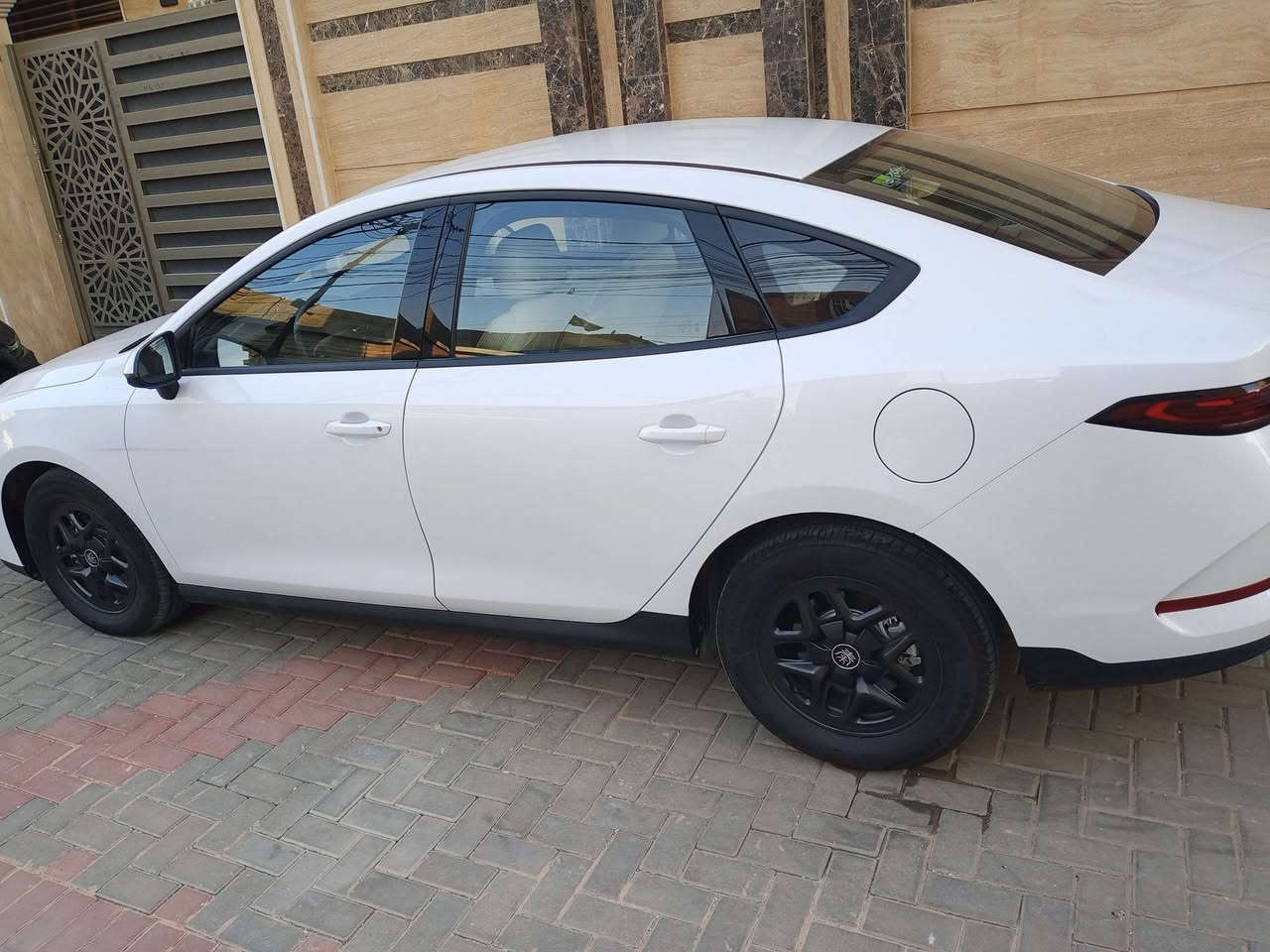 Byd للبيع
كن بلاس لون ابيض للبيع 2025 ماشيه 5 الف على المكينه و5 الف على الكهرباء داخل ابيض جلد 
السعر 19 مليون 
للاتصال ***********
مكان السياره كربلاء
