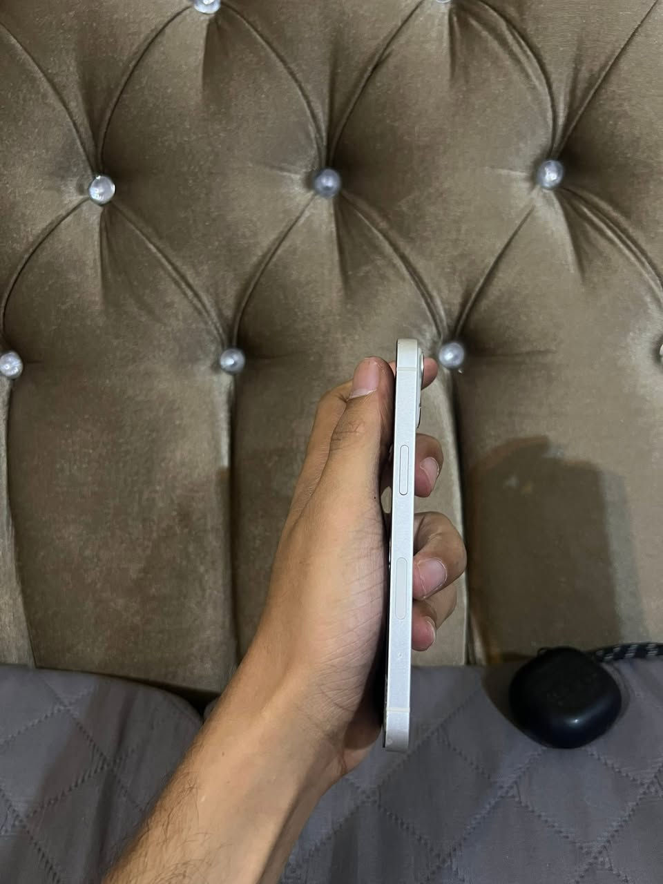 13 عادي دبل شريحة ذاكرة 128GB بطارية مبدلة اصلية شرط 
الباقي كله مكفول وممبدل بي شي ثاني غير البطارية السعر : 390 وبي مجال كلش بسيط ومستعجل على بيعته والجهاز مو هذا سعره بس مستعجل على بيعته 
مكاني بغداد اليرموك ٤ شوارع *********** واتس
