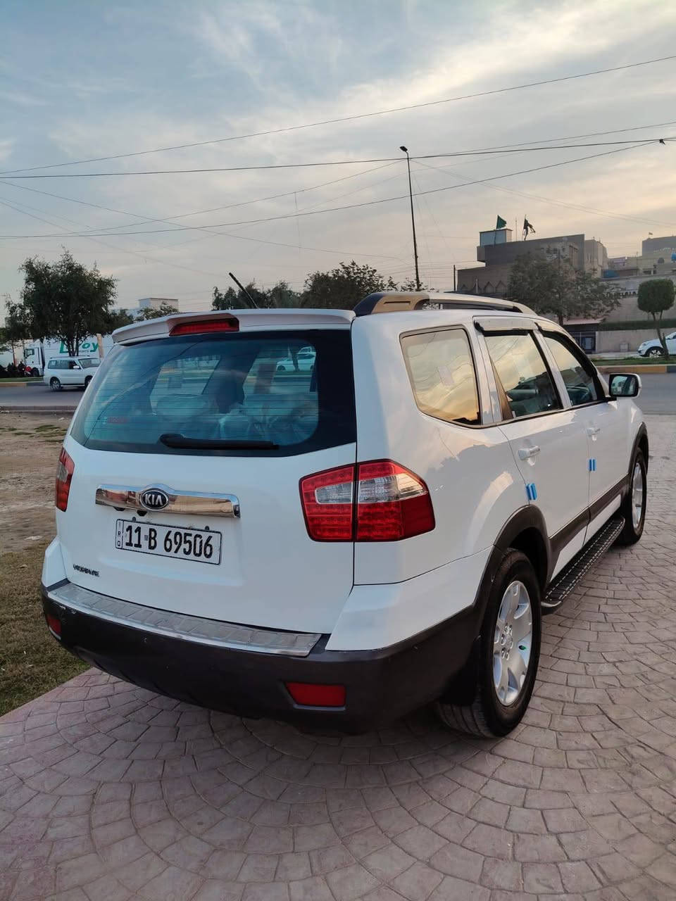 #مهافي موديل ٢٠١٣ خليجية مكفولة من لضربة بيهة صبغ كد شبرين اثر شخط والباقي كفالة عامة مكينة ٦ سلندر ٧ راكب ٣قطع تبريد تحكمات جيهتين حاكية حساس خلفي شاشة كامرة دوارة كشنات جلد وكهرباء اشاير بلمري ثلاجة بكلايت لد ويل كب ١٨ فتحة سلايت وبيهة مواصفات اكثر مكينة وكير خير من الله صدر امامي وخلفي جدد تبريد ثلج كهربائيات كلهة شغالة سياره جاهزه من كل شي اي نقص مابيهة #سعر ١٤٥ وبيهة مجال للشراي رقم بغداد الدولي الجديد بسمي ماشية ١٤٣ عنوان بغداد البلديات #للستفسار***********
