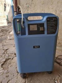 جهاز اوكسجين خمس لترات مستخدم قليل شغال ونضيف للبيع التواصل مع الرقم 0...