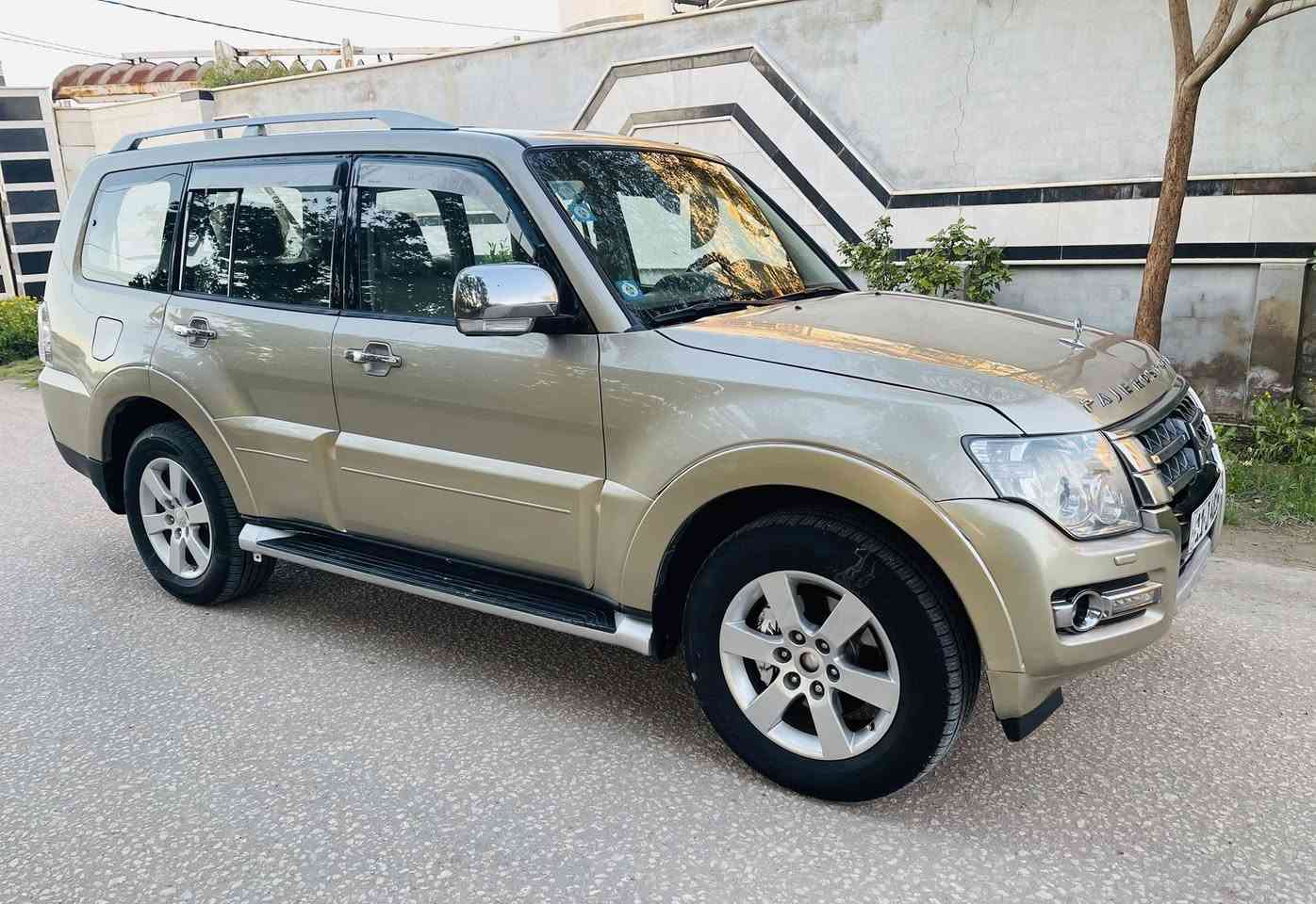 السلام عليكم / من رخصة الادمن 
مستيبوشي بايجيرو 2008 رقم بغداد بأسمي فول مواصفات ١/١ مكينة 3.8 صبغ نص قطعة فقط مكينة كير تبريد صدر تخم تاير السيارة جاهزة من كافة النواحي 
السعر 120 
للاستفسار ***********
