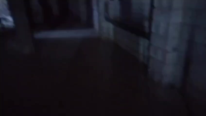 السلام عليكم بيت مساحه300
بناء200
حديقه100
عنوان فلكة سلمان باك 
السعر70وبي مجال
***********
