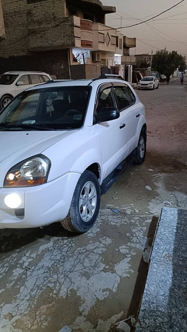 السلام عليكم 
توسان موديل 2009 ابيض اللون محرك ٢٤٠٠ دوش كير ومحرك مكفولات من التنقيص والتبخير تخم تاير جديد بيها صبغ فقط الجاملغ الخلفي فقط وما مفتوح اي برغي بيها بلاديه رقم دولي سنويه جديده كامره حساسات فور ويل تبريد تدفئة شغال كهربائيات شغاله السعر١١٨ و بيها مجال قليل جدا رقم الهاتف *********** مكاني بابل
