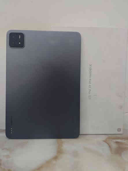 سلام عليكم ورحمة الله وبركاته شاومي باد 6 إس برو 12.4 (Xiaomi Pad 6S Pro 12.4)
الشاشة:
الحجم 12.4بوصه
الدقه 2032×3048بكسل (3kتقريباً )
الحمايه Corning Gorilla Glass 
معدل التحديث 144هرتز
المعالج:
سناب دراجون 8 جن 2 
ذاكرة عشوأية 16جيجة بايت
ذاكرة الداخليه 512
الكامرة :
الأساسيةالأساسية50
كامره العمق 2
الكامره الماميه 32
البطاريه:
السعه 10000ملي امبير
يدعم الشحن السريع 120واط (يصل شحن 💯 حوالي 35 دقيقة )
السعر 600 وبي مجال لطيبين الرقم:*********** متواجد واتساب أو فيس .
