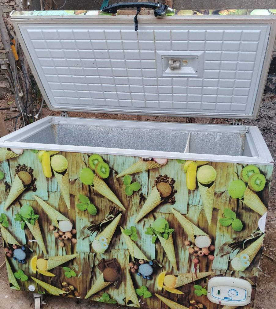 بما انو باجر جمعه
ثلاجه نضيفه حجم الكبير تبريد ثلج شغاله واي خلل مابيه 

مجمده حجم وسط نضيفه وكل خلل مابيه فقط تبريد مالتها ميشتغل 
استفسار خاص او اتصل عرقم ***********
