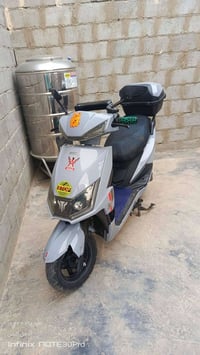 يوجد موطور شحن كلشي مابي  وين يعجبك نروح نفحص يحتوي ع صندوق  بس الديجي...