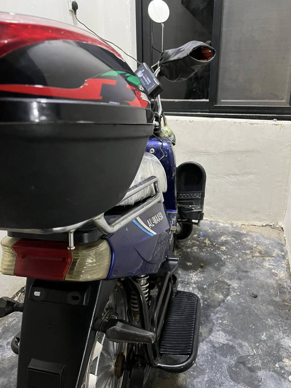 دراجه شحن هارلي
كلشي شغال بيها 
اشاير 
ضوء
هورن
شاشه
فول نضافه
بطارياته ع فحص جدد سعر 350
رقم***********مكاني جغيفي ثانيه
