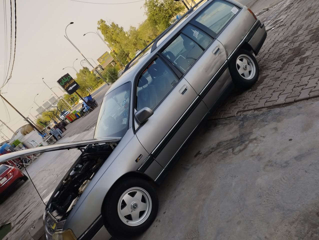السلام عليكم أوبل اوميكا استيشن موديل 93 سنوية لغاية 27 دفتر بانزين موجود كير محرك اكسل بالشرط لاصرف ولا بخار اترايك للسعودية صدر أي عيب مابي كهربائيات كلها شغاله بس بيها ضربة باب خلف السائق السعر المطلوب 40ورقة بيها مجال للشراي للاتصال على الرقم الموجود بالاعلان ***********
