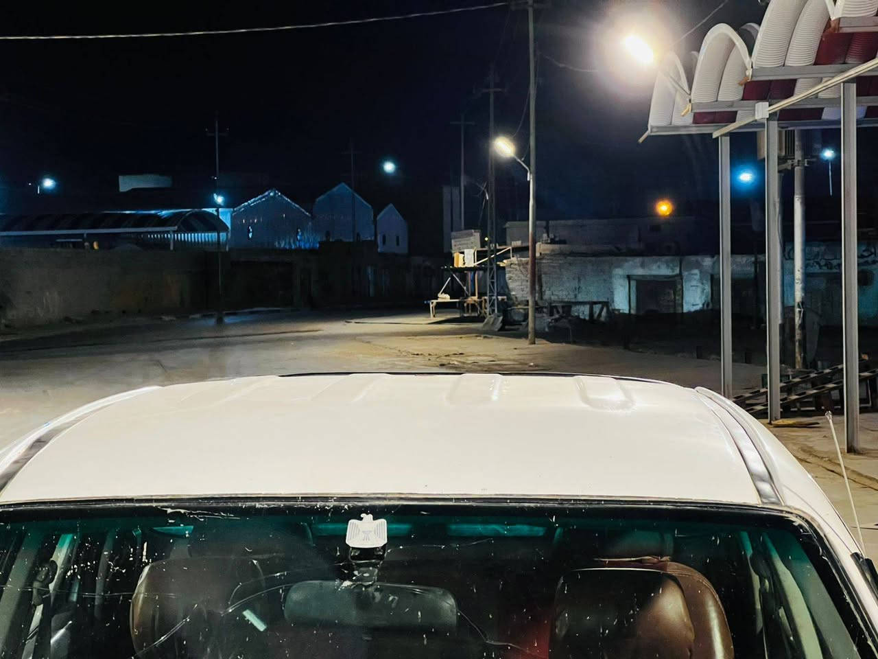 السلام عليكم سياره البيع فلونزا موديل 2006 مكفوله رقم بابل تحويل ثاني يوم محدثه 14 ماعده هاذ البارد ماشر عليه البقيه كله كفاله تايرات حداديه جاهزه من كلشي اكسن كله جديد تبريد تددفه مكاني بصره الدير رقم الهاتف *********** السعر 115وبيه مجال
