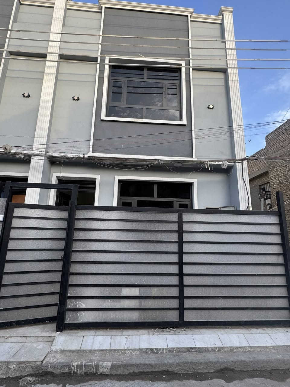 مشتمل للبيع مساحه ٥٠ متر يحتوي على غرفتين نوم وصاله ومطبخ ومنور وخدمات المشتمل  بناء حديث حي الجهاد خلف مطعم ريلاكس الاستفسار اتصل على ***********
