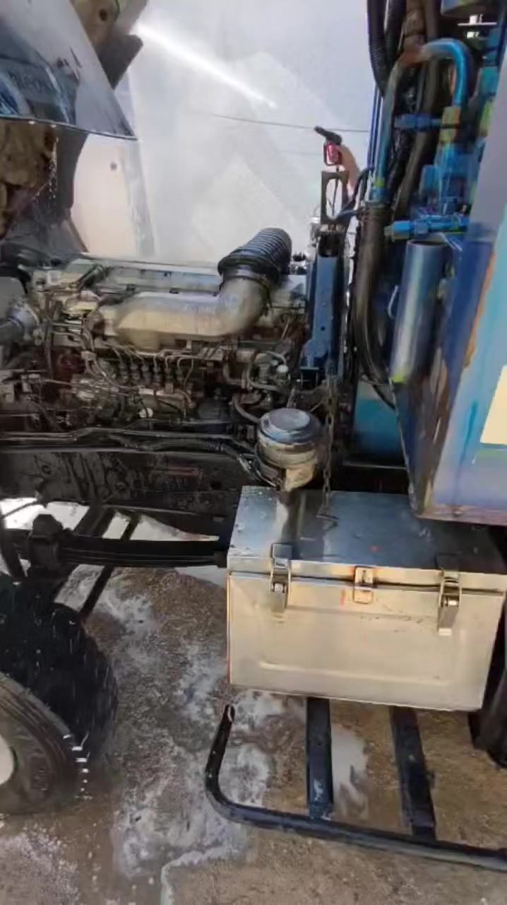 السلام عليكم هينو انكر كابسا8ونص السياره جديده وجاهزه فول عادي مكينه كير شاصي كفاله عاما رقم بصره 2016بسمنه منضومت حاويات تخم تاير حداديه كله جديده العنوان بصره ايي ستفسار على رقم ***********
