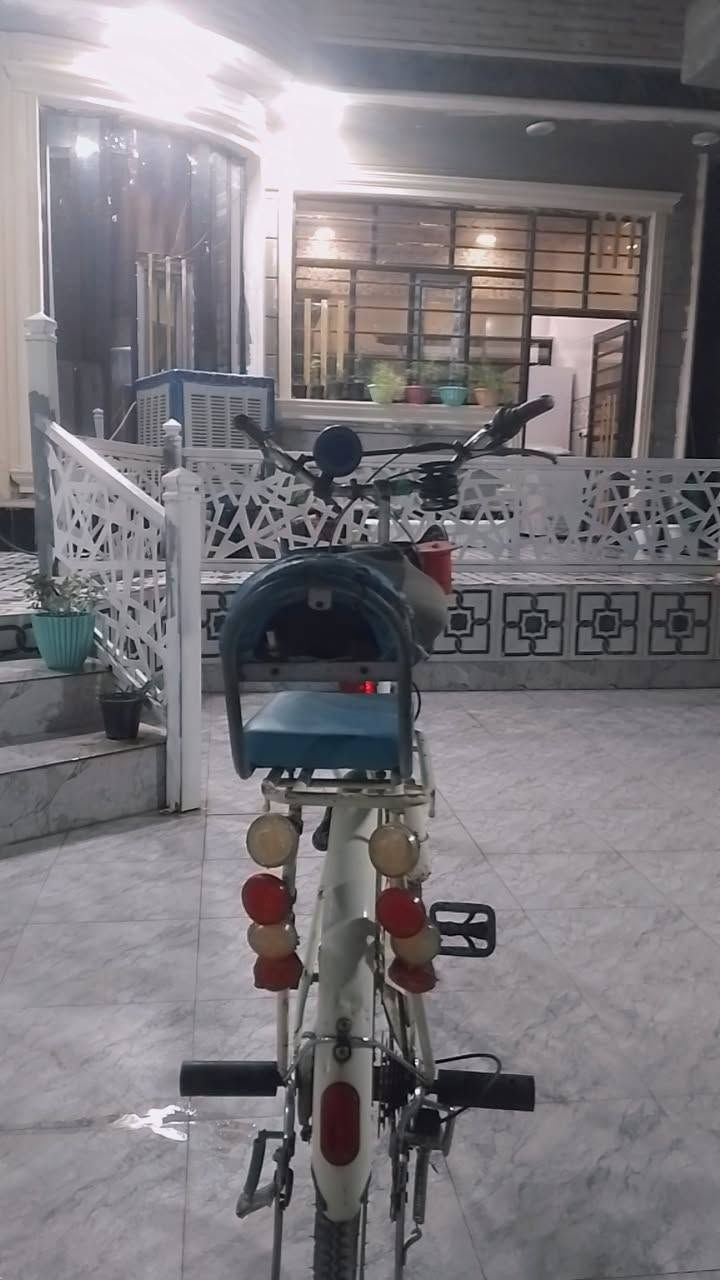 بيسكل للبيع حجم 26 سعر البيسكل 100 وبي مجال الشراي يراسلني علا هذ الرقم ***********
