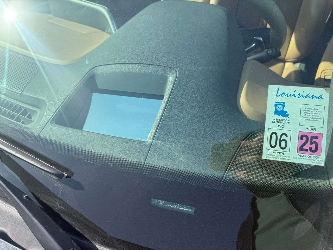 السلام عليكم 
سوناتا 2023 limited فول فول للاخير 

محرك : 1.6t تيربو اقتصادي واعتمادي

گير : 8سرعات DTC دبل كلج

الضرر قبق جنطة فقط ومبدل نفس لون اصلي بدون دواخل
السيارة بدون اي نقوصات بدون مصرف جاهزة من كل النواحي وبدون اي مشاكل

مواصفات السيارة :
-لايت ليد وعدسات٣ خاص بفئة الـ limited
-داخل مشمشي ومطعم باسود لون مميز 
-مقاعد كهرباء وميموري
-كراسي الامامية كهرباء
-مقاعد تدفئة وتبريد
مقاعد جلد نابا طبيعي- 
-تدفئة ستيرن 
-شفتات بالستيرن
-بانوراما 
-اضائة داخلية 64 لون متغير 
-شاشة ترفيهية كبيرة وازرار لمس
-عدادات شاشة الكتروني
-اربع وضعيات قيادة( sport-smart-normal-custom )
-شاحن وايرليس
-اوتو هولد 
-كامرات 360 درجة محيطية
-كامرات مع الاشارة 
-رادار جانبي ورادار خلفي ورادار امامي ومحافظة على المسار
-مثبت سرعة متفاعل
-داتا شو 
-تبريد قطعتين 
-شاشة تبريد وازرار خاصة للتحكم بالتبريد
-تشغيل عن بعد وتحريك السيارة عن طريق الريمونت 
-ويل حجم 18 سبورت
-نظام صوتي Bose محيطي 16سماعة
-اوتو هولد
-تنبيه تصادم
-فتح صندوق الجنطة تلقائي عندة الاقتراب 
-اوتو بارك

وهواي مواصفات بعد معروفة الاعلى فئة بالسوناتا 

السيارة مرقمة معوقين قادسية وكالة عامة
سعر السيارة ١٩٥ وبيها مجال بسيط 
للتواصل خاص او على الرقم :*********** ديوانية, القادسية
