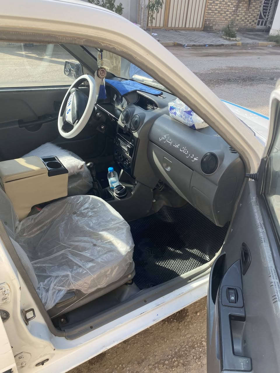 سلام عليكم سايبه البيع مديل 14 
سياره بيه باب الصدر مبدل فقط باقي كفاله من خياس من حادث  تخم تاير جدبد كير محرك مكفول سستم سمعات * راعيه يريد مداور  
مكان سياره نجف حي كوفه  اتصال وتساب ***********
