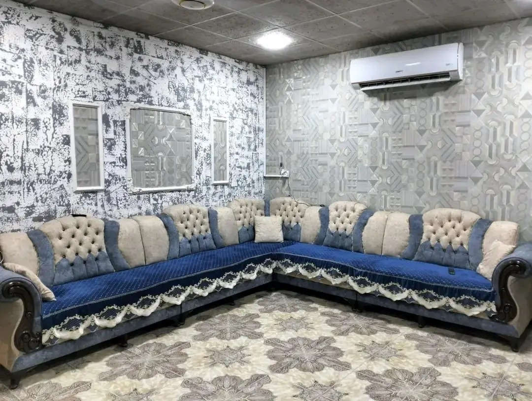 دار للبيع (عكاده) بحاله جيده جدا كما موضح بالصور ومعروض بسعر قطعة ارض ... 300 متر... طابو صرف باسمي والتحويل مباشر... غرفتين واستقبال وهول ومجمع صحي خارجي الارضيه سيراميك..  عالي عن الشارع...  خدمات كامله.. بهرز. الدواسر.. خلف مدرسة ام الشهيد ب 3 افرع... للتواصل ***********... او على الماسنجر...
