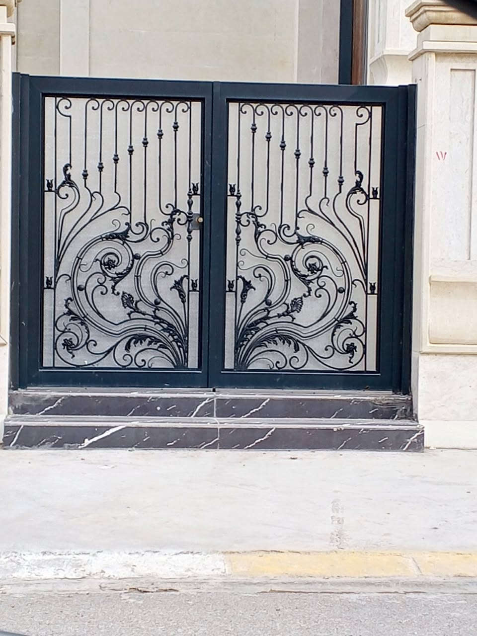 سلام عليكم 
عمل ابواب و شبابيك حسب طلب وعمل سقيفه باانواعه وبسعر مناسب 
للاستفسار ***********
عنوان /شارع حدادين
