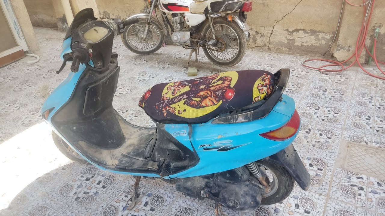 دراجه فراشه مفتوحه شغاله سلف هندر كهربائيات ماعدا الدبلات الاماميه واكفه 300 وبيها مجال قليل حك الجيه *********** حله شارع 80 مال كربلاء
