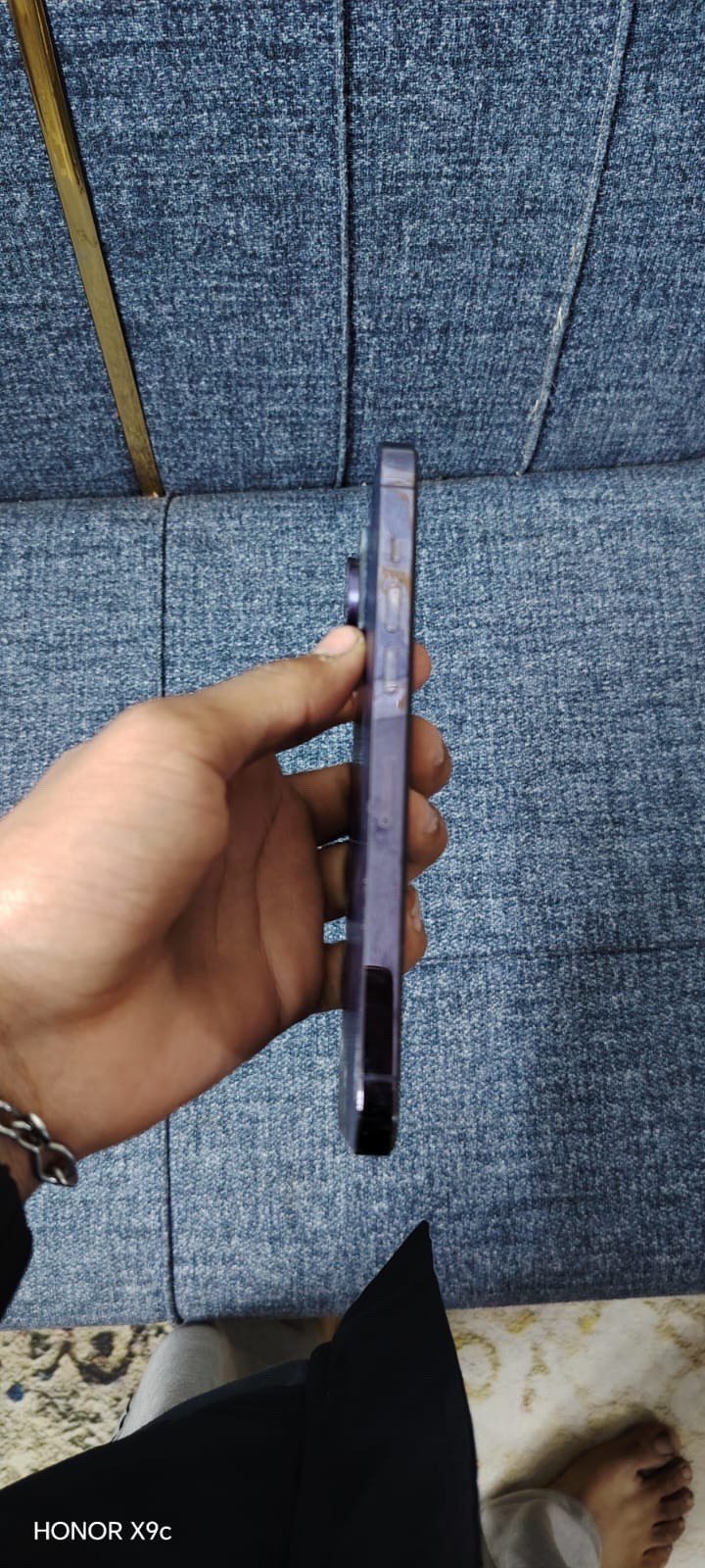 السلام عليكم ايفون 14 برو ماكس 
مبدل شاشة نوعية زينه ✅
الظهر مكسور 
بطاريه اصليه 
مو للبيع رجائًا مراوس فقط ب سامسونج s24 ألترا  او s23 ألترا 