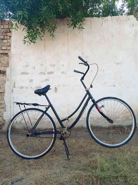 سلام عليكم بايسكل بطه للبيع السعر70
مابي اي نقص بس يرادله دوسه مال بايدر بـ2دينار
ويل وره فول مابي شي 
ويل كدام يخبل 
الباسكل نضيف كلش ويخبل 
المكان: بابل الكفل طريق حله نجف
رقم تلفون: ‏‪***********‬‏
