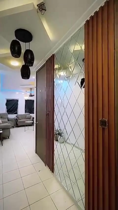 شقة للبيع مجمع A
مدفوعة الثمن صبغ ديكور باب مدخل 
من صاحبهة الاصلي مع ٣ سبالت ومخازن مشتغليهن نظام خزن وكاونتر 
سعر مناسب بدون دلالية 
***********
