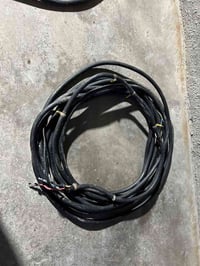 كيبل للبيع  اردني (٤*٣٥) قطعتين طول ٢٥متر  وطول ٢٣ متر للاستفسار ٠٧٨١١...