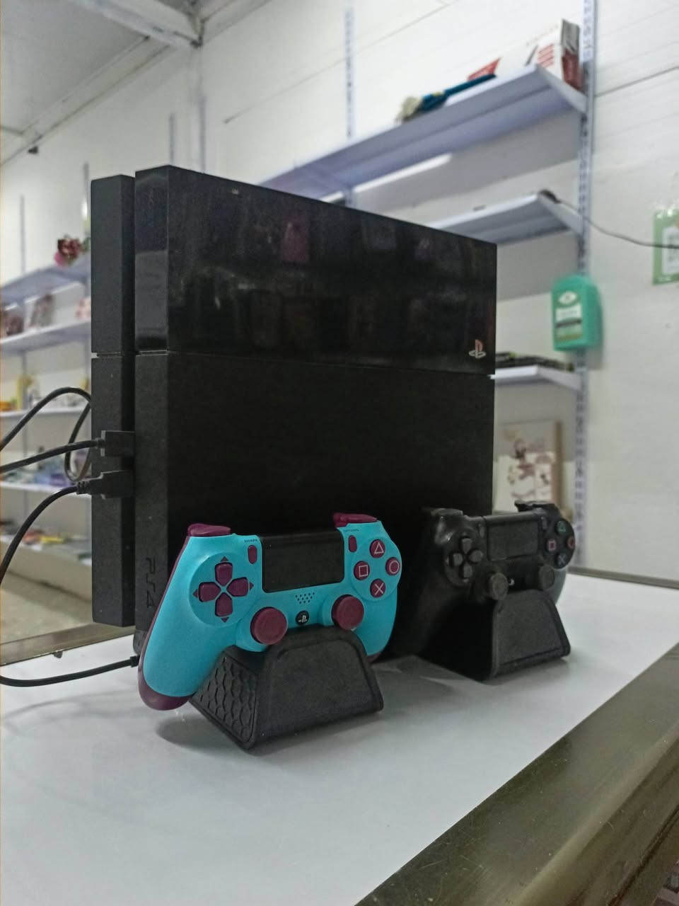 بلي 4 فات  نضام 9.00 بدون فلاش ولا قرص على المتصفح ويا هارد 500g خارجي ولداخلي 500g مجموعهن تيرا 1Tويا  ستاند لليدات  ويشحنهن وبي مراوح3  بي 20 لعبة ويوتيوب شخال وبرنامج اكس بلور  وبرنامج زيادة سرعة المروحة و معرفة حرارة الجهاز  ويا كيبل HD وكيبل البور وكيبل اليدات  ول كيبورد rgb ميكانيكي سوج الازرق  بدون يوبي اس  رقمي*********** عنوان النجف شارع المجمعات مجمع بيتي 1  خابرني اطلعلك السعر 300 الف
