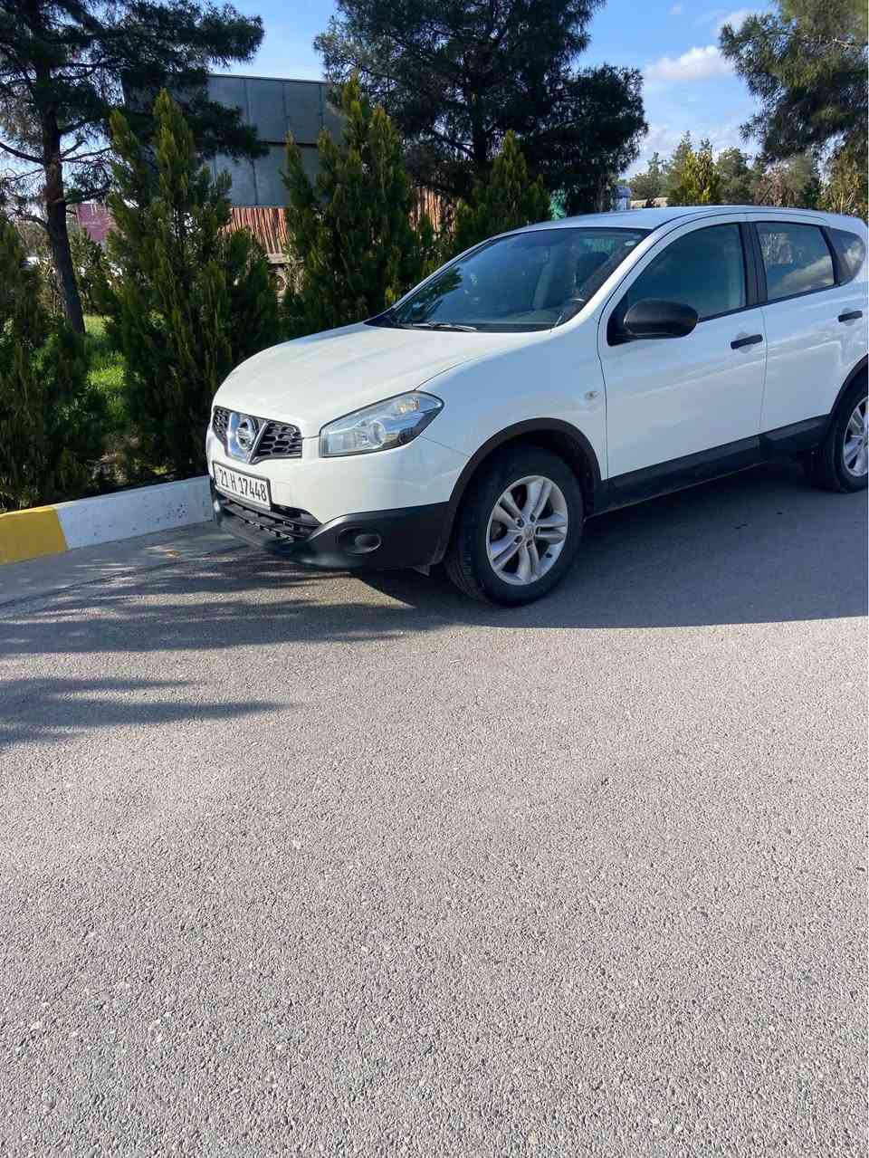 نيسان قاشقا موديل ٢٠١٤   خليجى سفرى شه ريكه  بى بوياغ گيرو مه كينه به شه رت نه كراوه ته وه ١٣٣ هه زار روشتوه  سه نه وى ره قه م تازه يه بى مه سع فه  نرخى ١٣٥ كه لا و معامه له  *********** السليمانية, العراق
