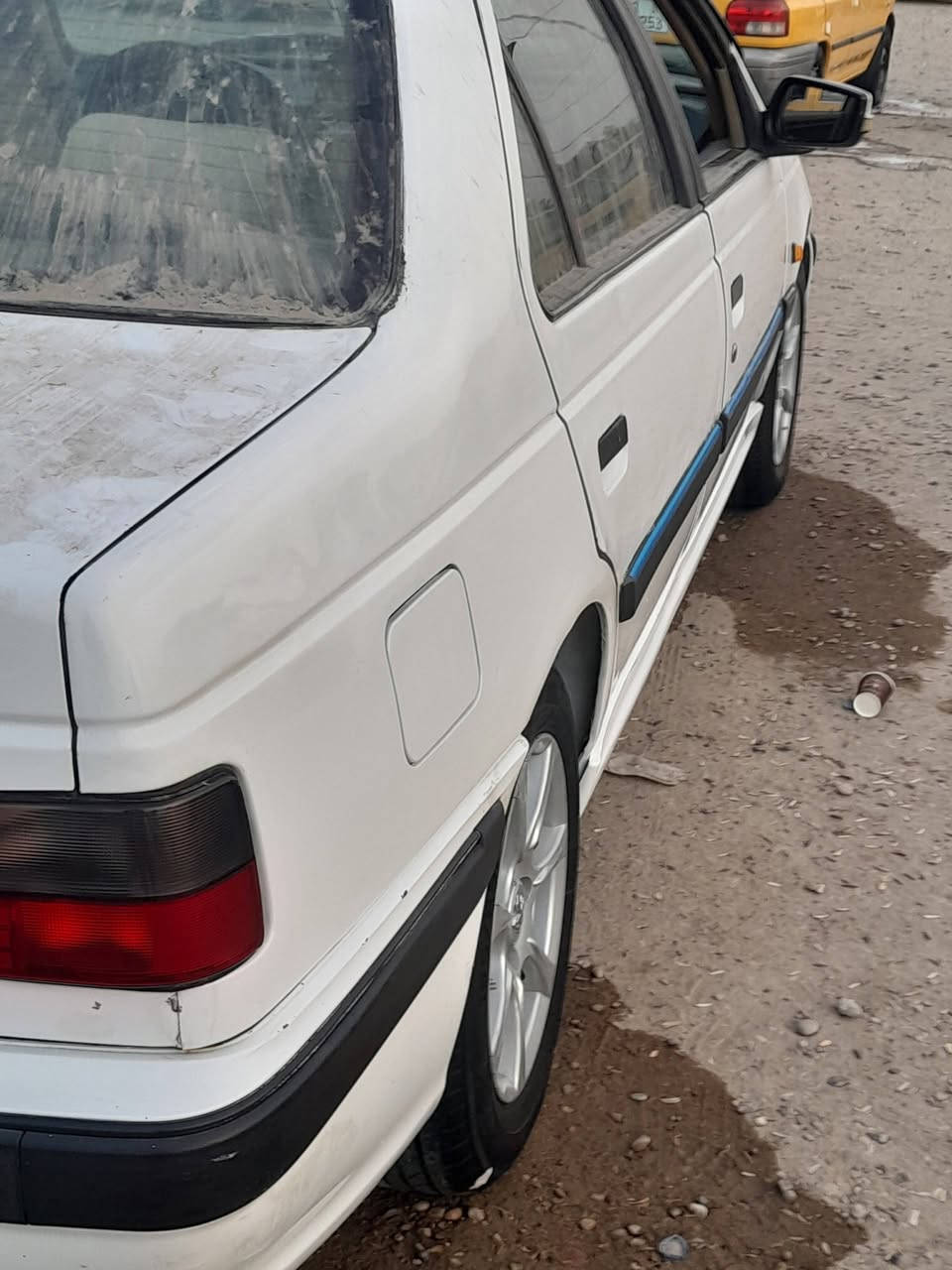 سلام عليكم سياره بيجو بارص موديل ١٨ سياره حلوه خير من الله تخم تاير كهربائيات كلهه شغاله كير مكينه خير من الله تبريد ثلج بيع او مراوس حسب القناعه لسعر٥٠ورقه وبيهه مجال مكان بغداد العبيدي رقم الهاتف ***********
