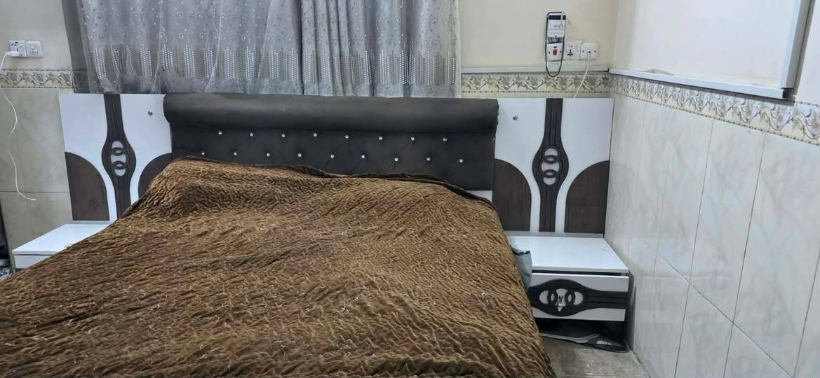 سلام عليكم خوان غرفه 8 قطع
✅كنتور 6 باب 
✅جربايه 
✅ميز توليت 
✅ميز بلازمه 
✅طابوريه 
✅مرايه عاموديه 
✅كومديات عدد 2
✅سعر معه توصيل 
✅اي استفسار 
✅رقم ***********
سعر بلاش بس 390 الف 
قفل قفل قفل
